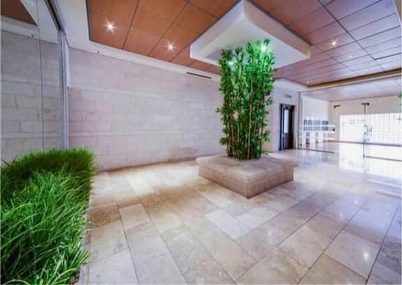 By Market Lovely Lightful 3BDR, Free Parking