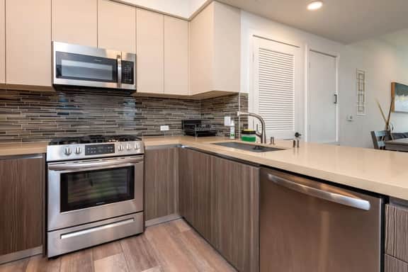 Beverly Hills Luxury 2BR Condo Gated Parking!