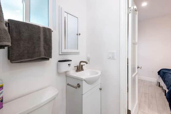 Modern 3BR House in LA with Parking & Fireplace