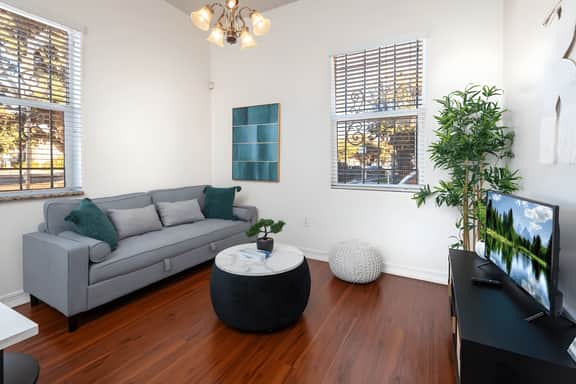 Cozy 1 Bedroom Apartment in LA!