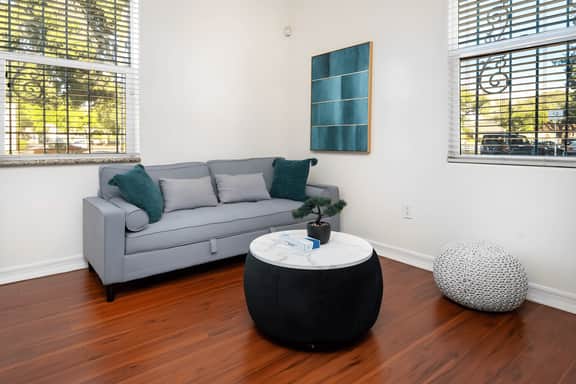 Cozy 1 Bedroom Apartment in LA!
