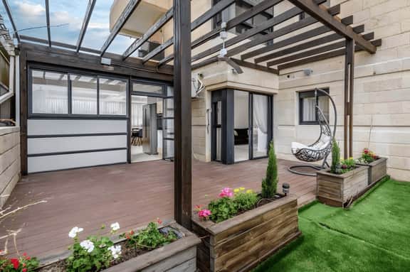By Market • Wonderful Lightful 5BDR, Free Parking