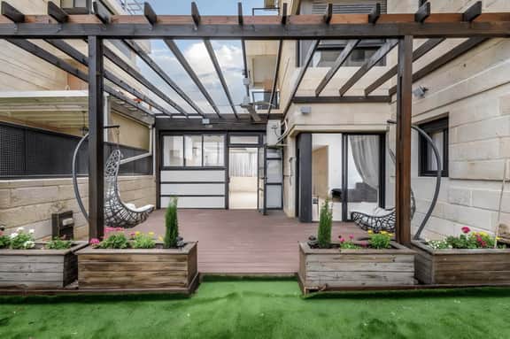 By Market • Wonderful Lightful 5BDR, Free Parking