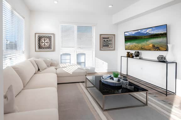 Prestige Elegance 2BR Apt Sleeps 6