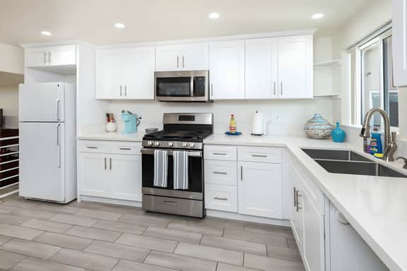 Hollywood Glamour: 2BR Home