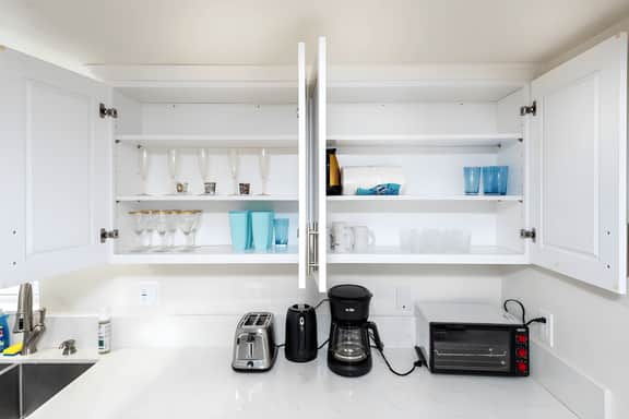 Hollywood Glamour: 2BR Home