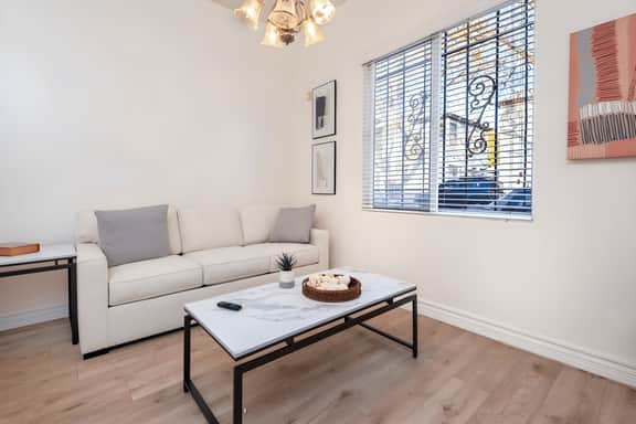 Elegant 1-Bedroom Apartment with Outdoor Patio