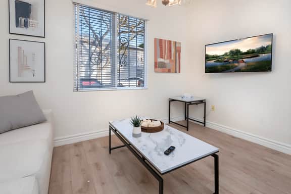 Elegant 1-Bedroom Apartment with Outdoor Patio