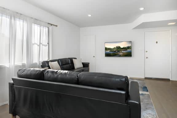 Beverly Hills 3BR Townhome with Modern Amenities