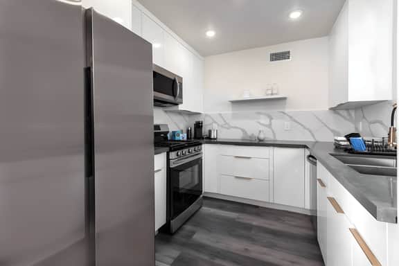 Beverly Hills 3BR Townhome with Modern Amenities