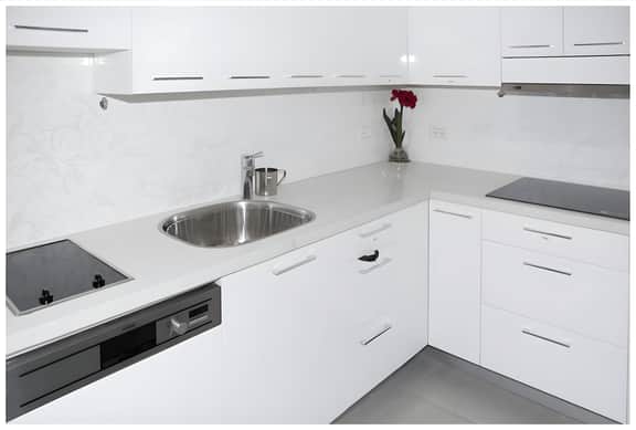 Stunning 3 Bedroom Apt W/ Pool & Gym in Building