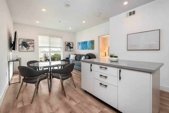 Modern Luxury 1BR Apt in Korea-Town in LA
