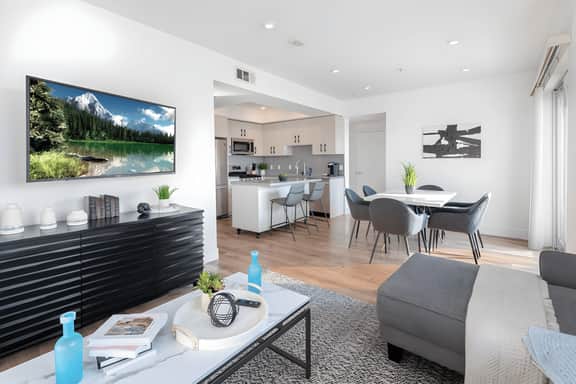Spacious Condo In Koreatown Sleeps 6