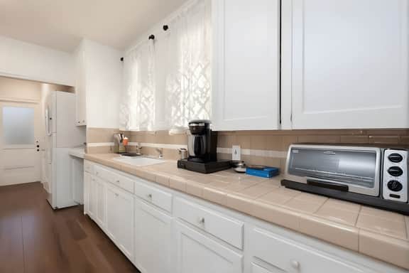 Serene 2BR LA Apartment with Hot Tub