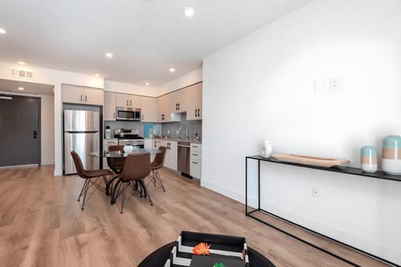 Cozy Apartment in K-Town with Roof Deck & Parking