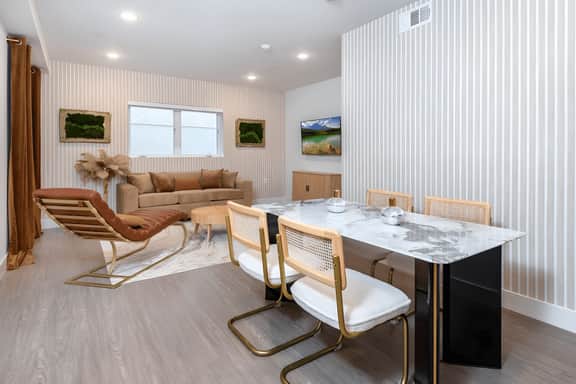 K-Town Modern 1 Bedroom Condo with Free Parking