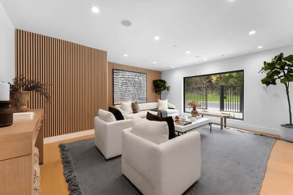 Prestige Residence: Exclusive 3BR w/ Free Parking