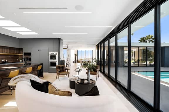 Live The Beverly Hills dream In This 50MM$ Mansion