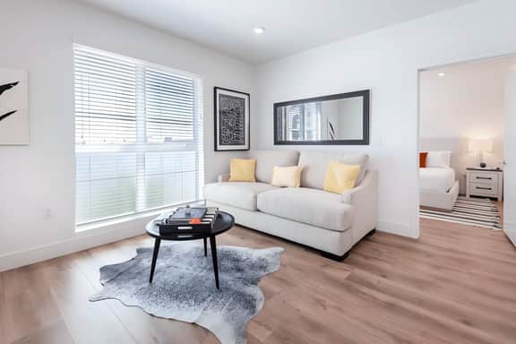Cozy Apartment in K-Town with Roof Deck & Parking