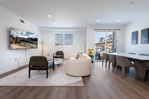 Luxe Living: 2BR Apt W. Modern Amenities & Parking