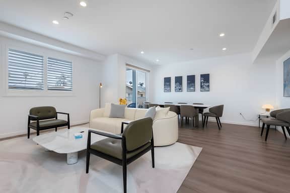 Luxe Living: 2BR Apt W. Modern Amenities & Parking
