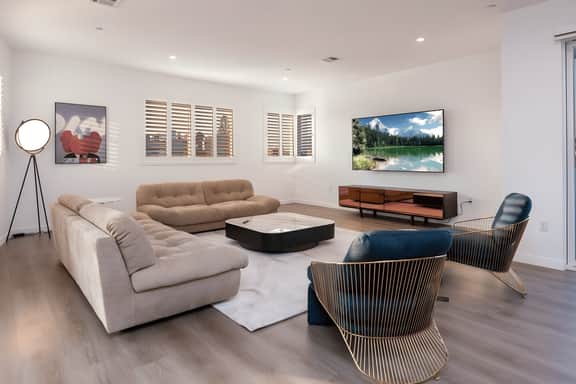 Ultimate Luxurious Penthouse with Private Balcony