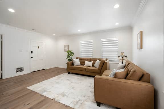 Spacious 2BR Apartment with Free Parking