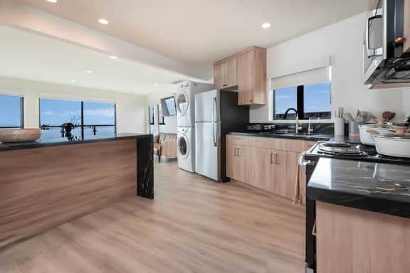 Luxe Oceanfront 1BR Apt. with Modern Amenities