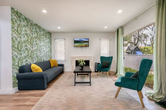 Luxury 3BR Home in LA with Jacuzzi and Parking