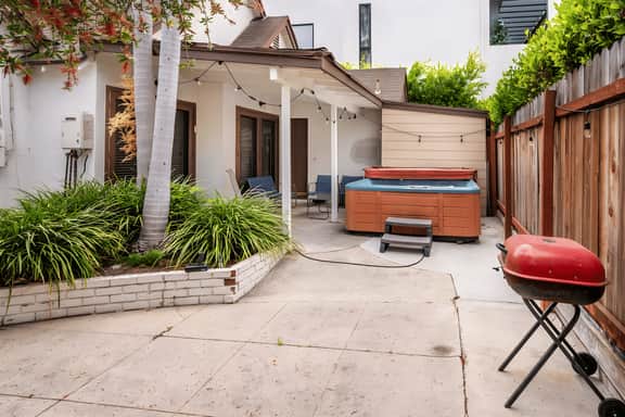 Luxury 3BR Home in LA with Jacuzzi and Parking