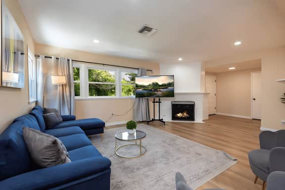 Luxurious 3BR House with Jacuzzi & Big Backyard!