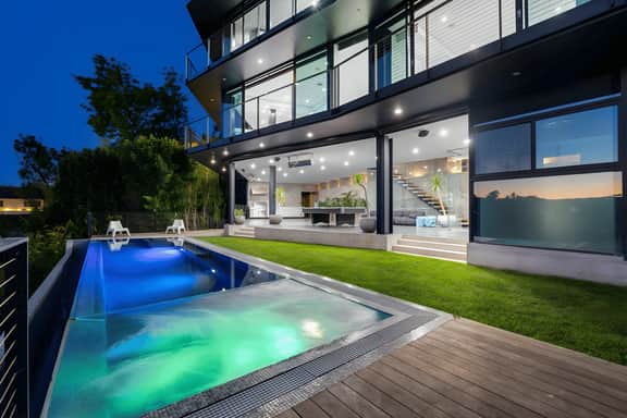 Ultimate Luxurious Glass Mansion W. Pool & Jacuzzi