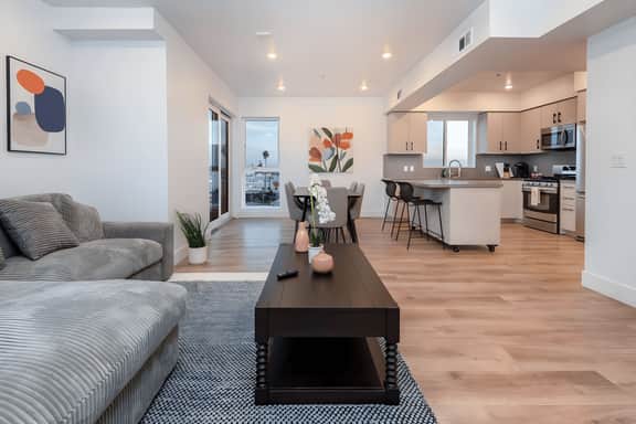 Koreatown Modern 2 Bedroom with Parking, Roof Deck