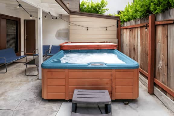 Luxury 3BR Home in LA with Jacuzzi and Parking