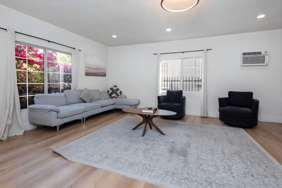 Luxe duplex in LA Sleeps 10