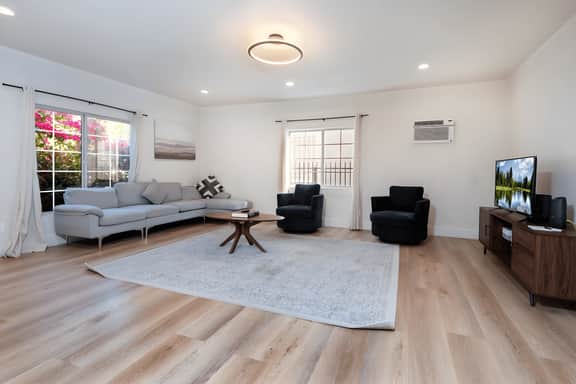 Luxe duplex in LA Sleeps 10