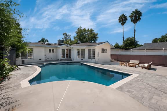 Luxurious 4BR Home with Pool, Jacuzzi & Parking