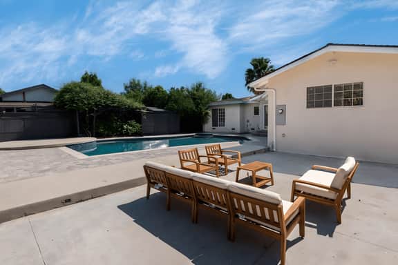 Luxurious 4BR Home with Pool, Jacuzzi & Parking