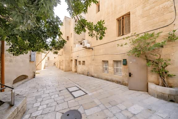 Luxury 5BR Apartment in the Old City