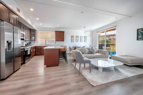 Luxe 2-Bedroom Apt with Balcony and Parking