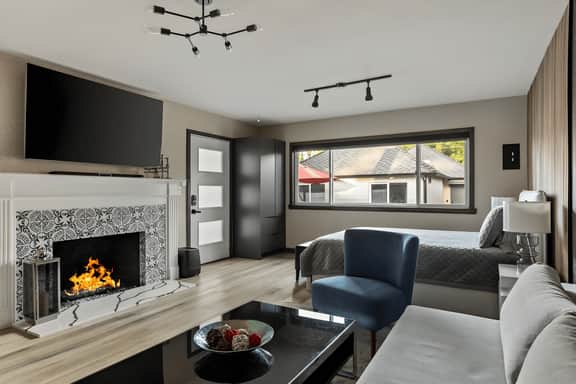 Cozy-Chic Studio w/ Outdoor Lounge & Free Parking