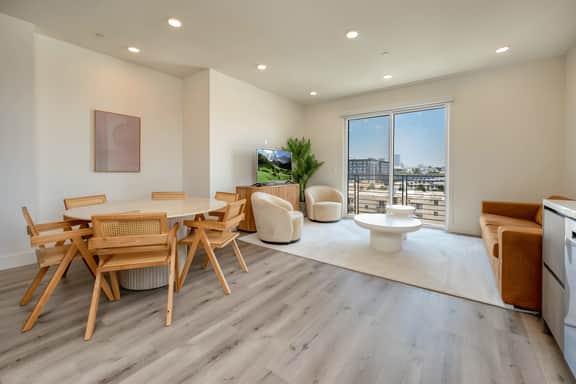 Modern Gem | Luxe Comfort | Central LA