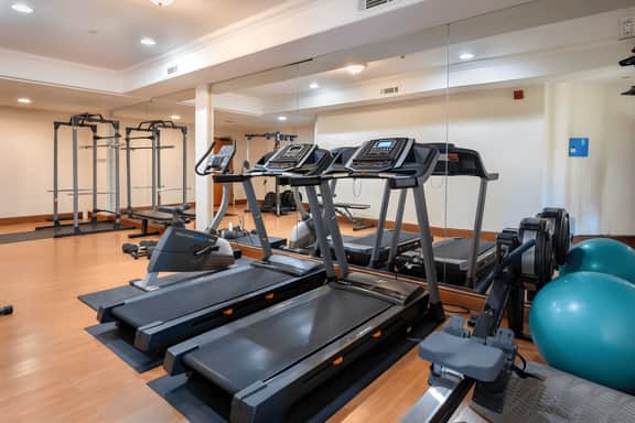 Luxe 2 Bedroom Apartment with Parking & GYM