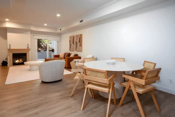Luxe 2 Bedroom Apartment with Parking & GYM