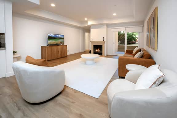 Luxe 2 Bedroom Apartment with Parking & GYM