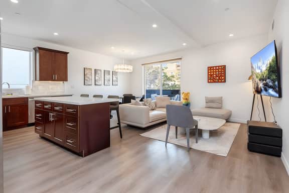 Luxury 2BR Apartment with Balcony & Free Parking