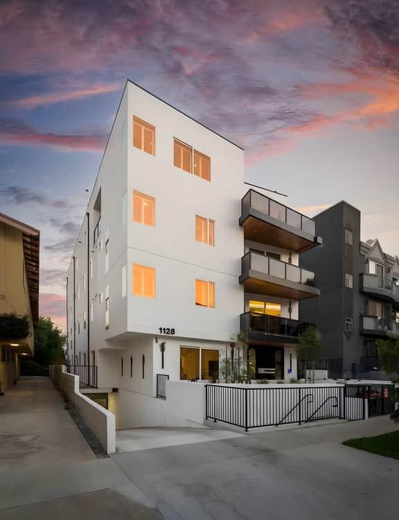 Luxury 2BR Apartment with Balcony & Free Parking