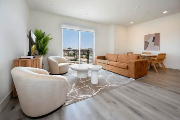 High-End Living: Gorgeous Koreatown Apt W. Parking