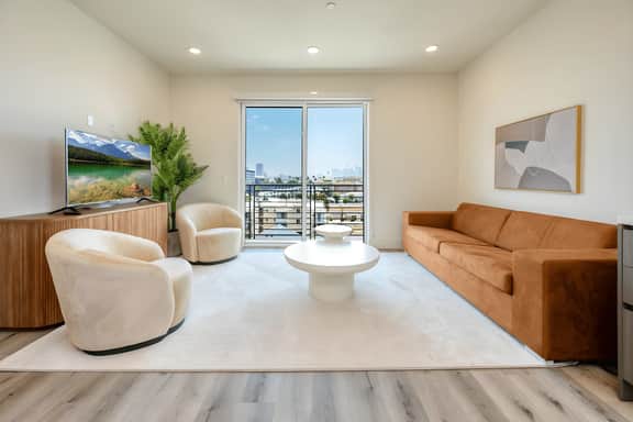 Modern Gem | Luxe Comfort | Central LA
