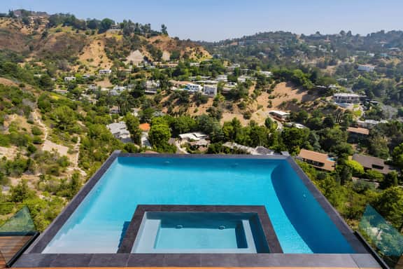 Luxurious 4BR Villa W. Pool, Spa, Theater, Views!